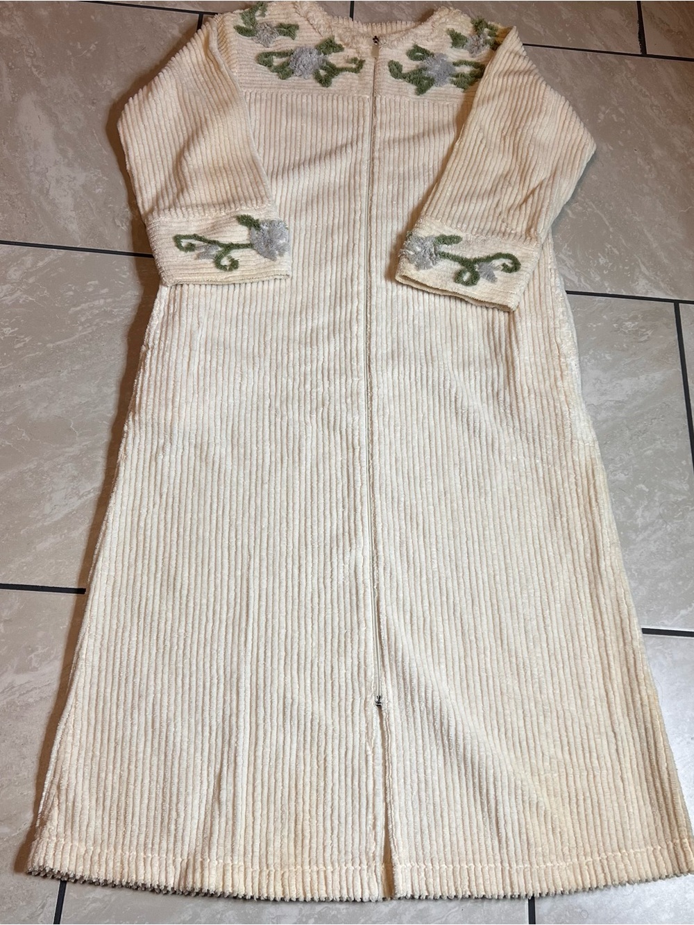 Cabernet Vintage Ivory Chenille Zip Front Floral Robe Grandmacore cottagecore S